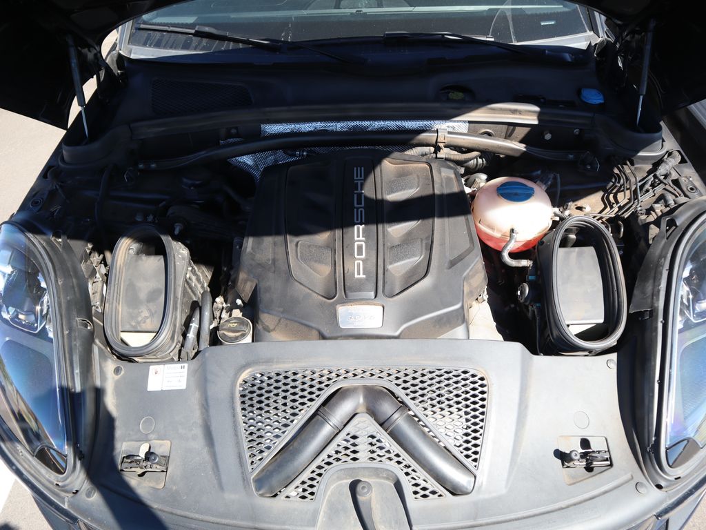 Thumbnail: 2018 Porsche Macan - 13