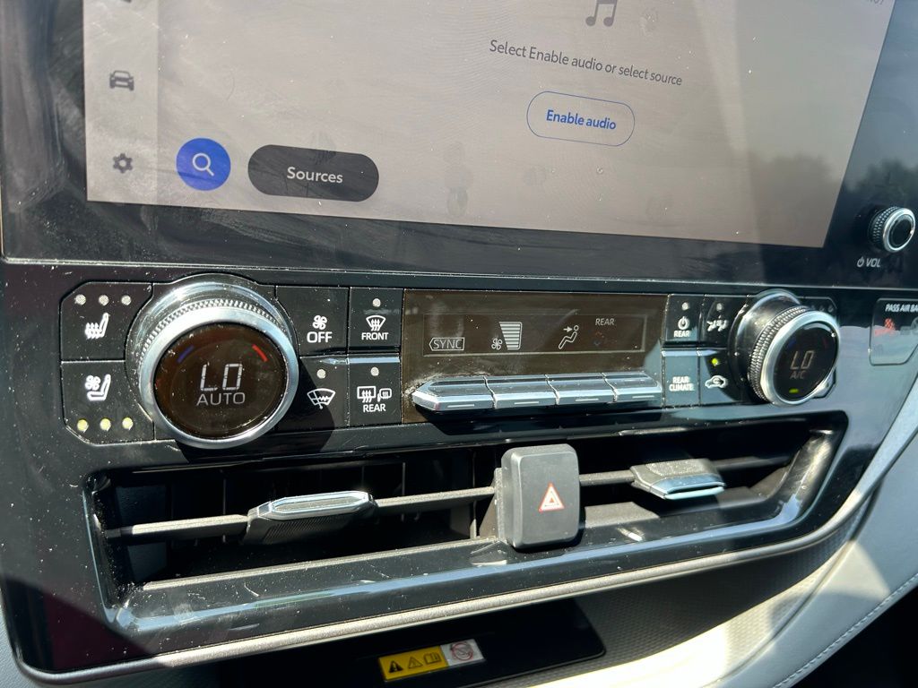 2023 Toyota Highlander L 28