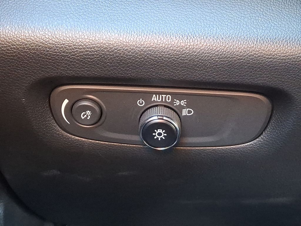 Thumbnail: 2022 Chevrolet Traverse - 24