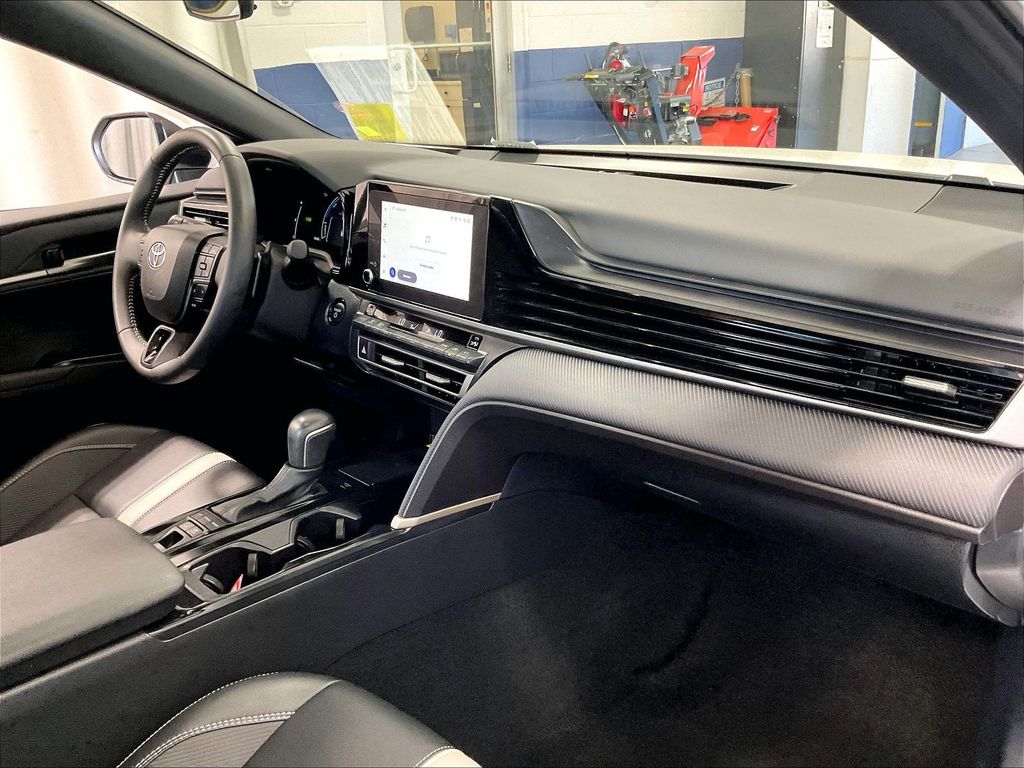 2025 Toyota Camry — photo 14