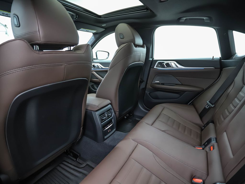 Thumbnail: 2026 BMW i4 - 21