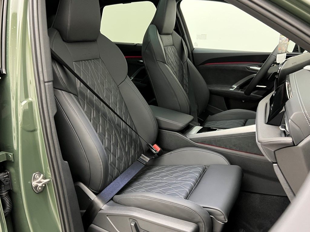 Thumbnail: 2025 Audi SQ5 - 13