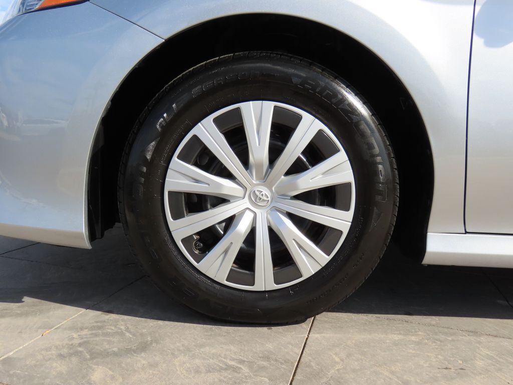 2022 Toyota Camry LE 31
