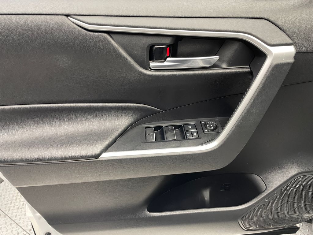 2022 Toyota RAV4 XLE 9