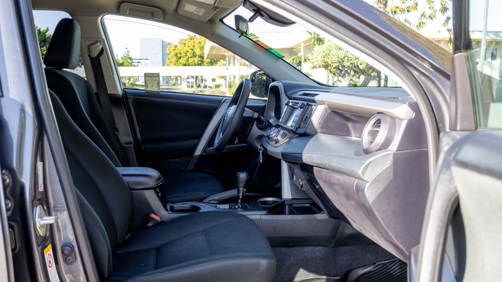 Used 2018 Toyota RAV4 LE 4D Sport Utility