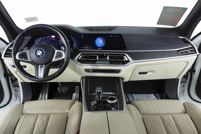 2022 BMW X7 M50i 27