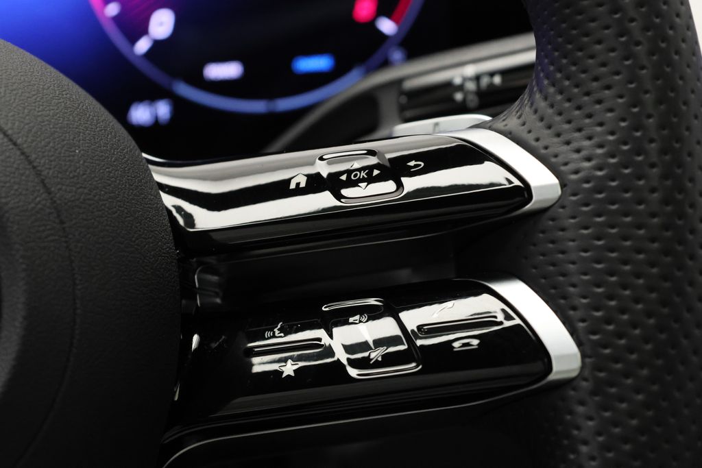 Thumbnail: 2025 Mercedes-Benz GLC - 23