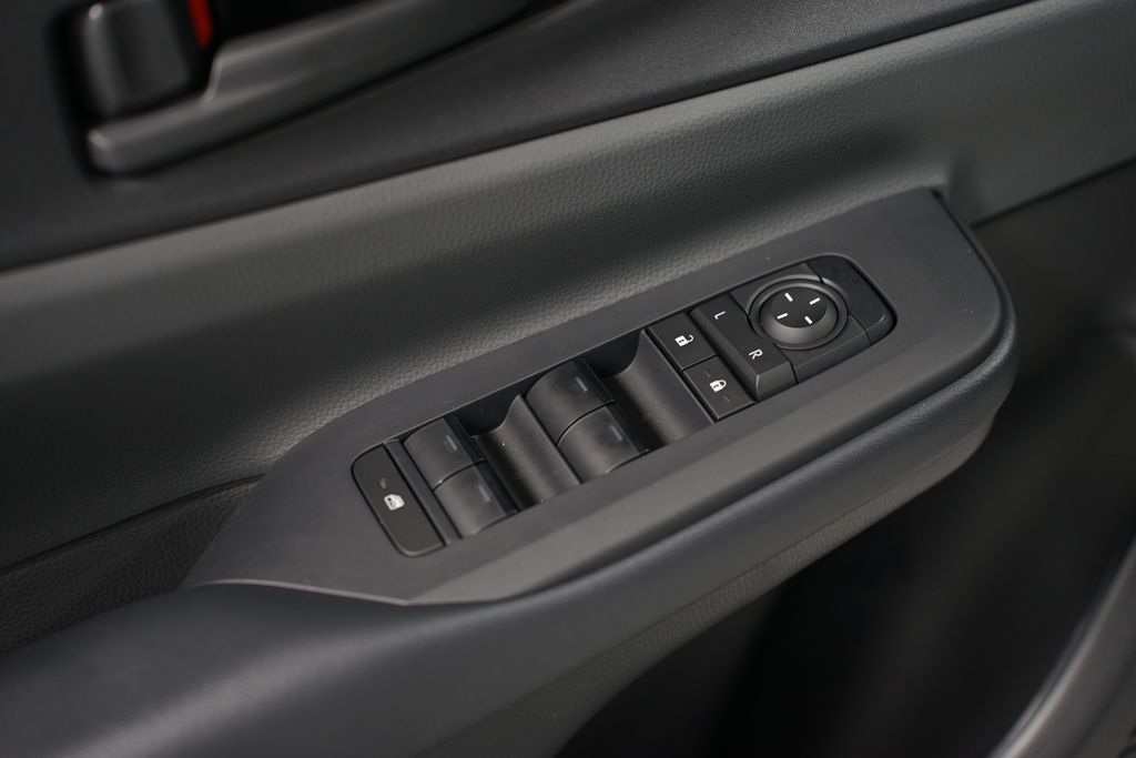 2025 Toyota Prius LE 29
