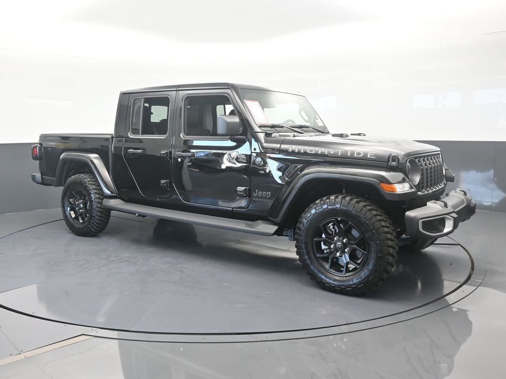 Used 2025 Black Clearcoat Jeep High Tide image 8