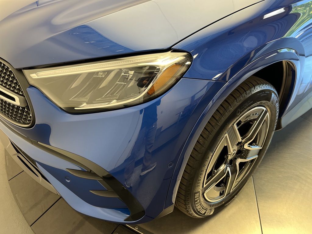 Thumbnail: 2026 Mercedes-Benz GLC - 9