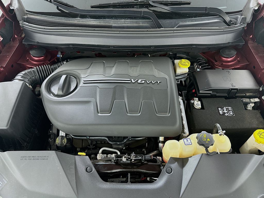 Used 2019 Red Jeep Latitude image 33