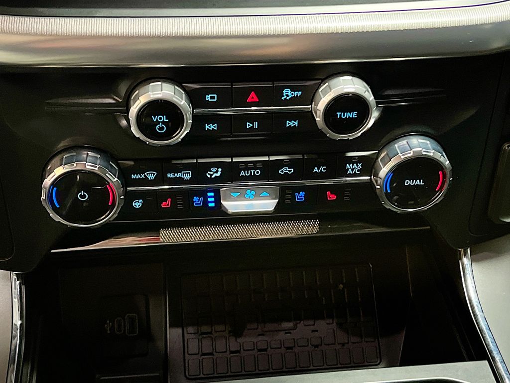 Used 2025 White Metallic Ford Lariat image 16