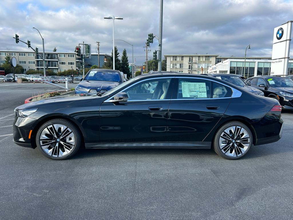 Thumbnail: 2026 BMW 5 Series - 2