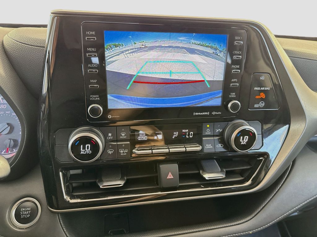 Thumbnail: 2021 Toyota Highlander - 15