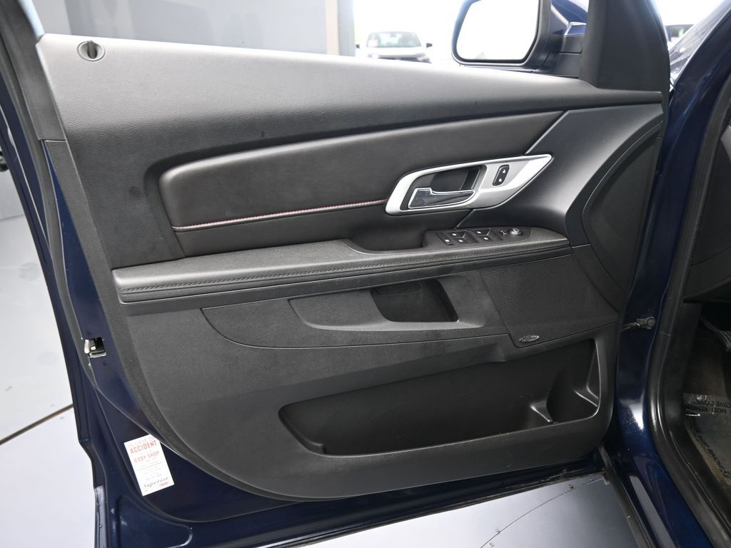 Used 2017 Dark Sapphire Blue Metallic GMC SLE-2 image 15