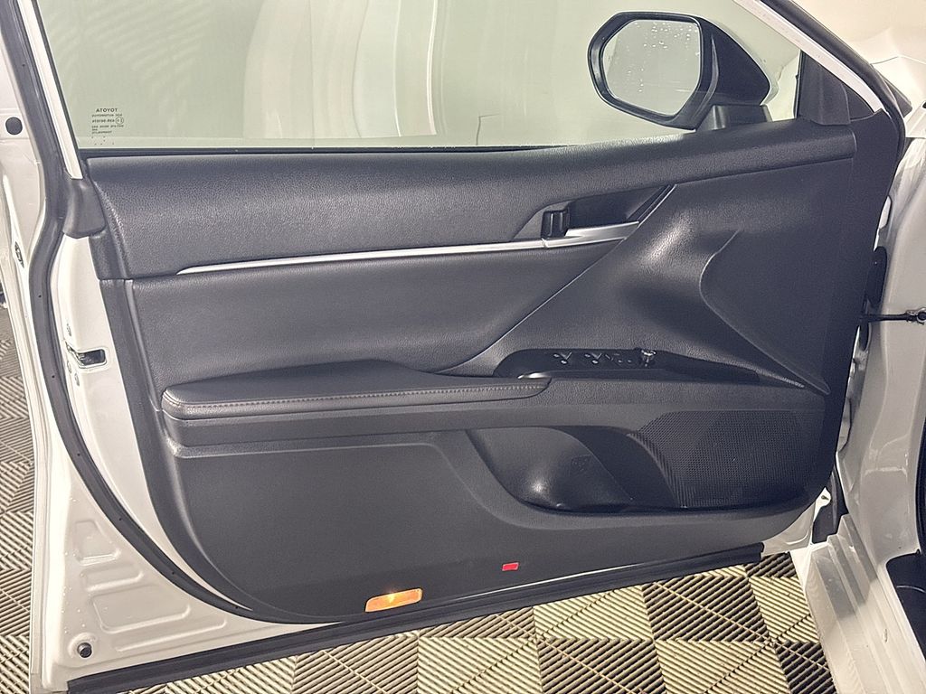 2020 Toyota Camry Hybrid XLE