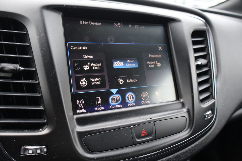 Thumbnail: 2016 Chrysler 200 - 23