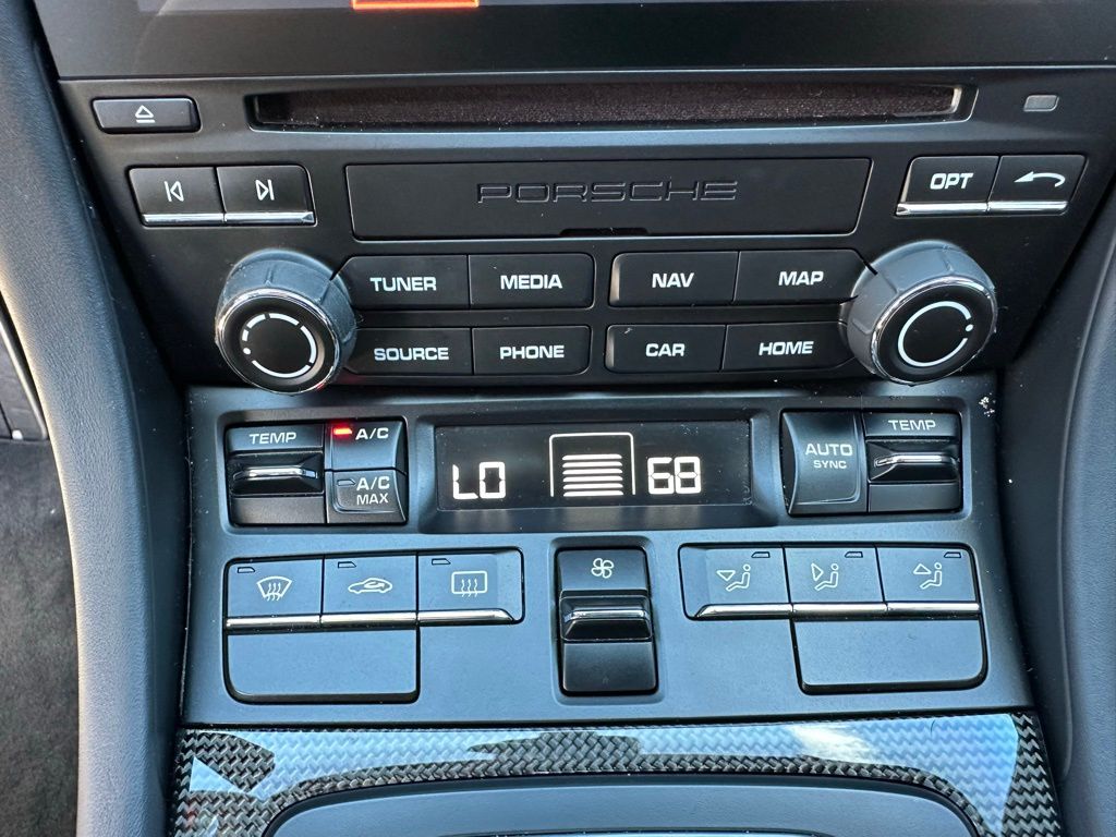 Thumbnail: 2018 Porsche 911 - 24