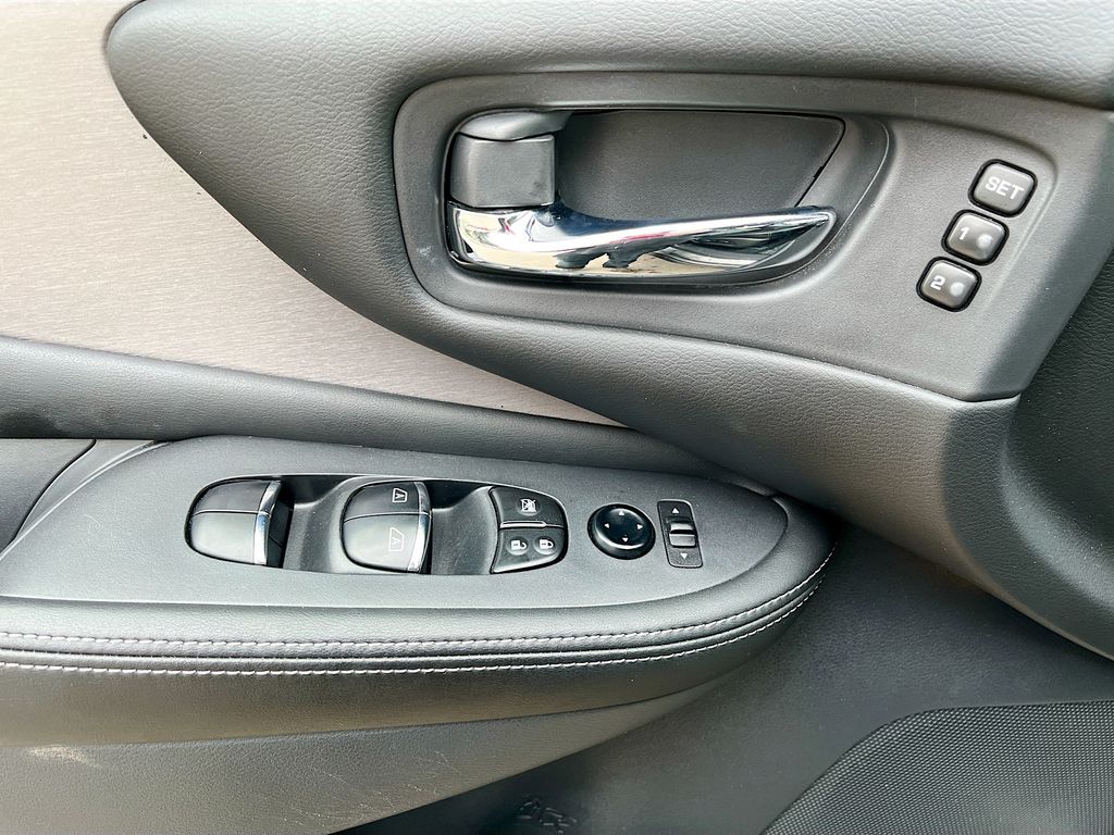 Used 2023 Gray Nissan SL image 18