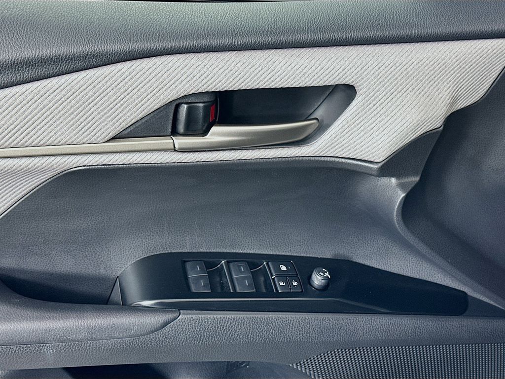 Thumbnail: 2025 Toyota Camry - 17