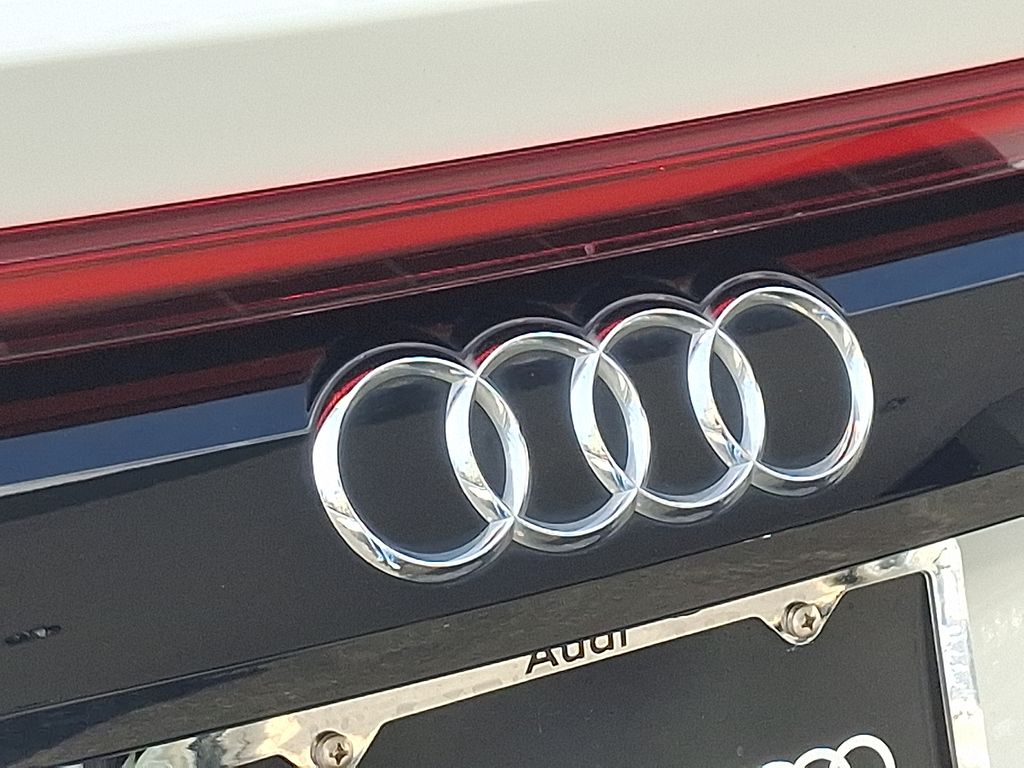 Thumbnail: 2023 Audi SQ8 - 31