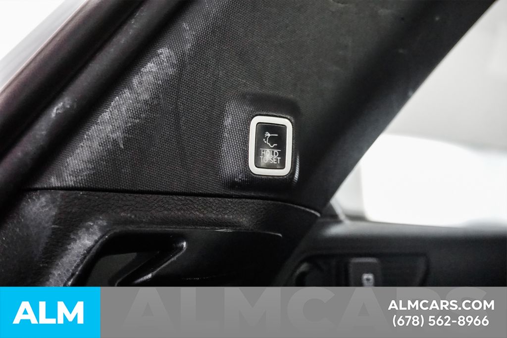 Used 2025 White/off-white Jeep Altitude image 20