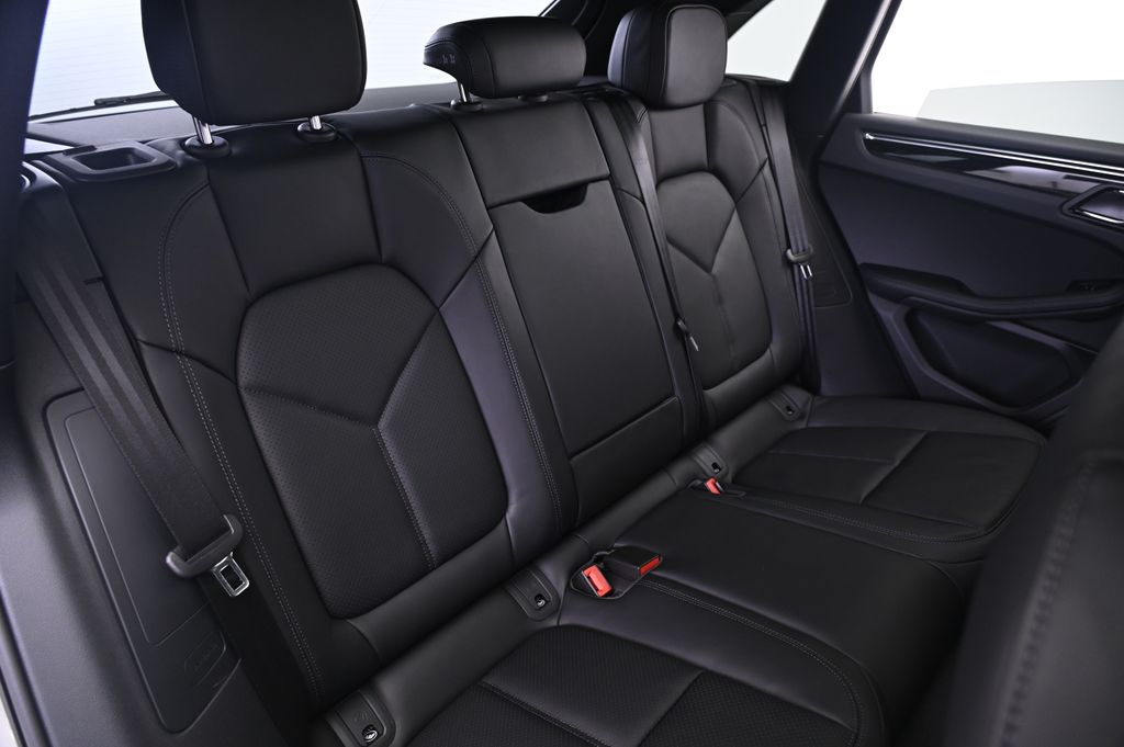 Thumbnail: 2026 Porsche Macan - 19