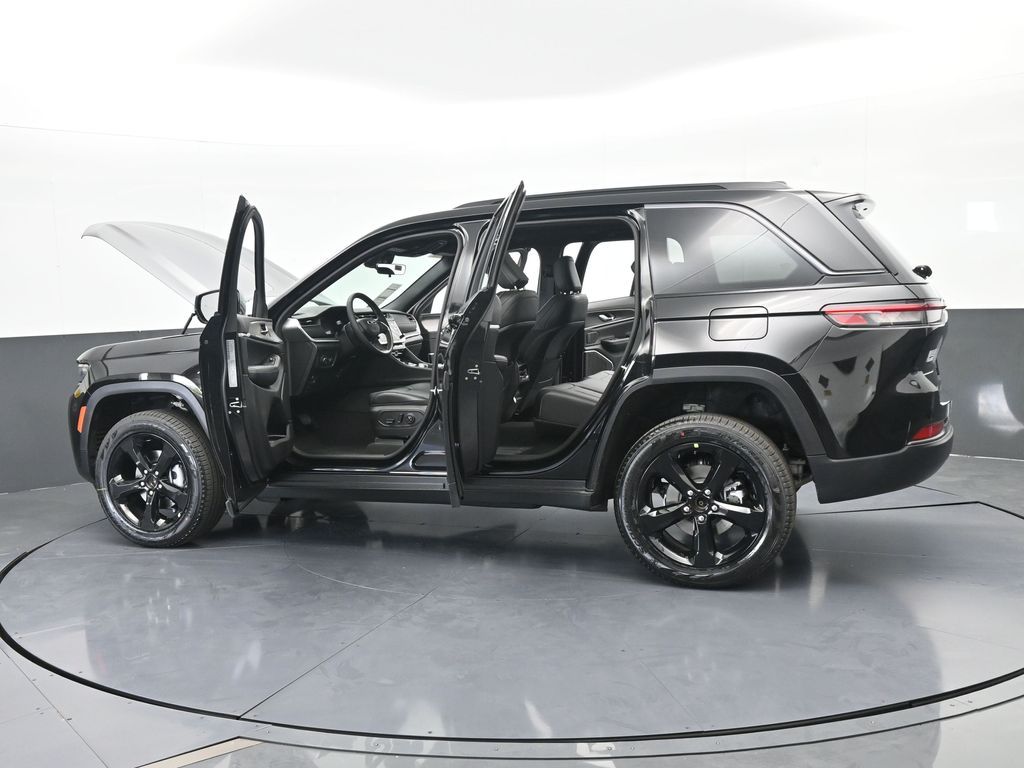 New 2026 Diamond Black Crystal Pearlcoat Jeep Limited image 69
