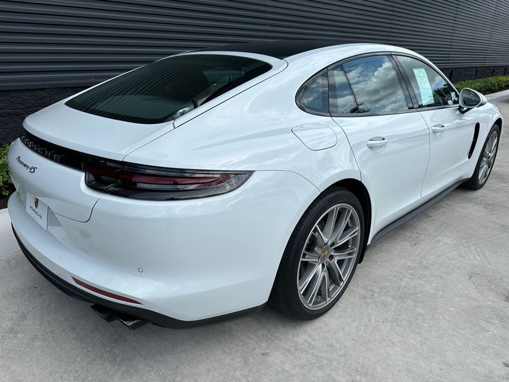 2018 Porsche Panamera 4S 9