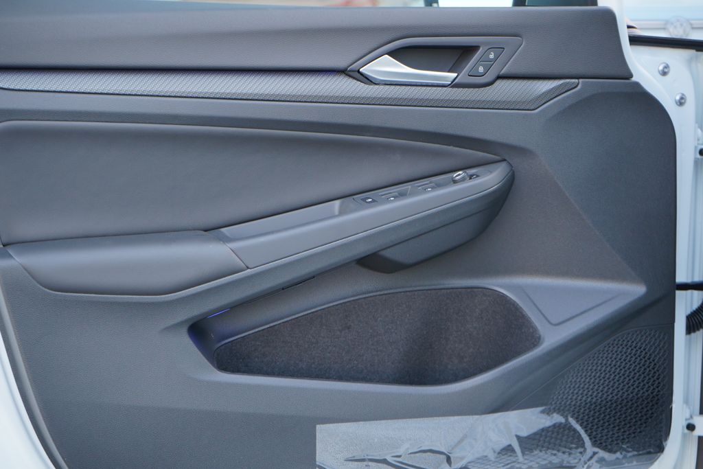 2024 Volkswagen Golf R 23