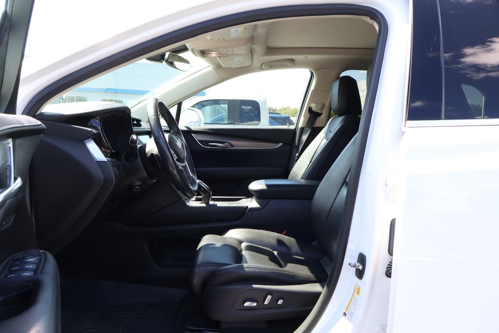 Thumbnail: 2017 Cadillac XT5 - 12