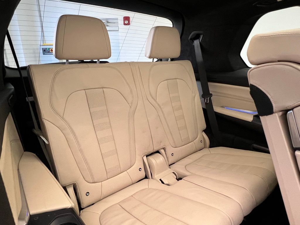 Thumbnail: 2022 BMW X7 - 9