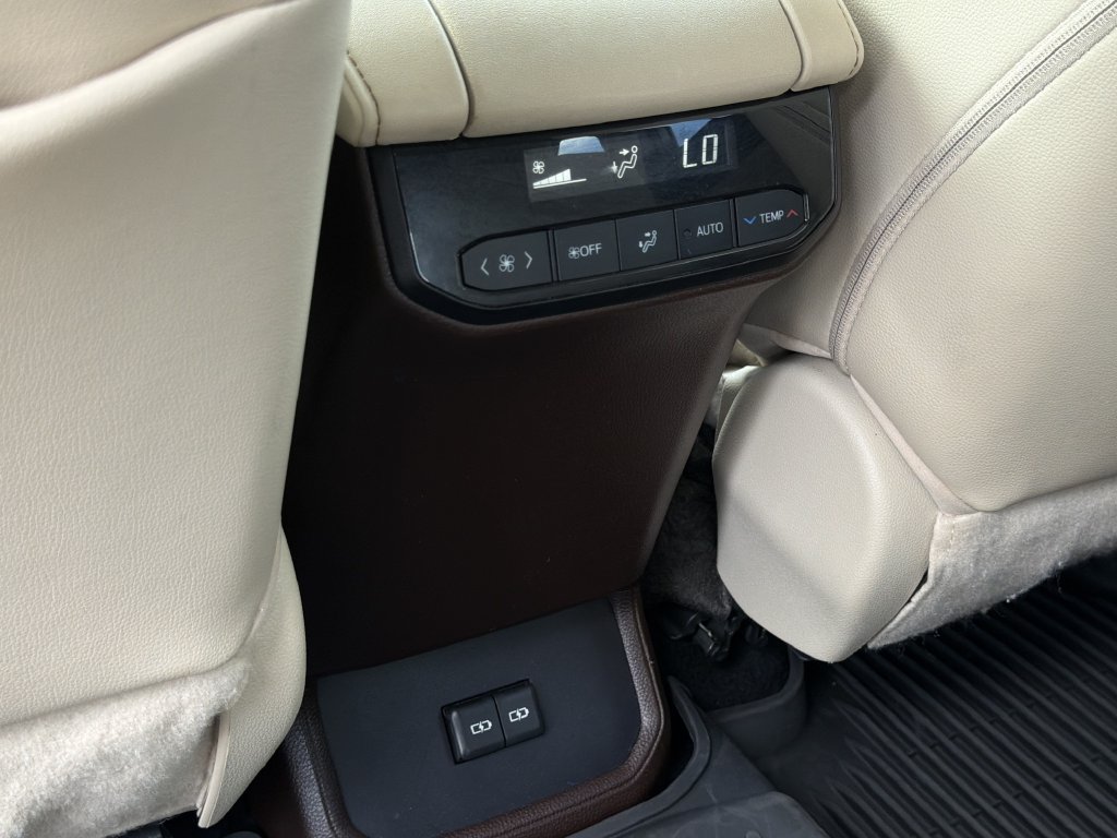 Used 2022 Toyota Highlander Hybrid SUV
