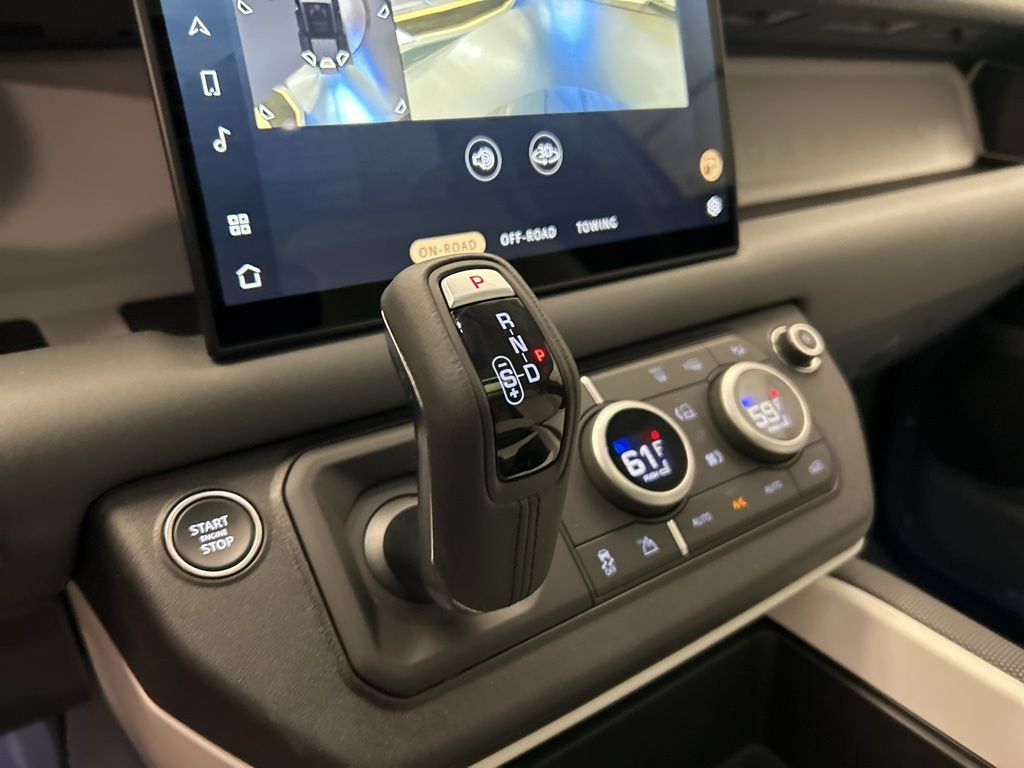 Thumbnail: 2025 Land Rover Defender - 20