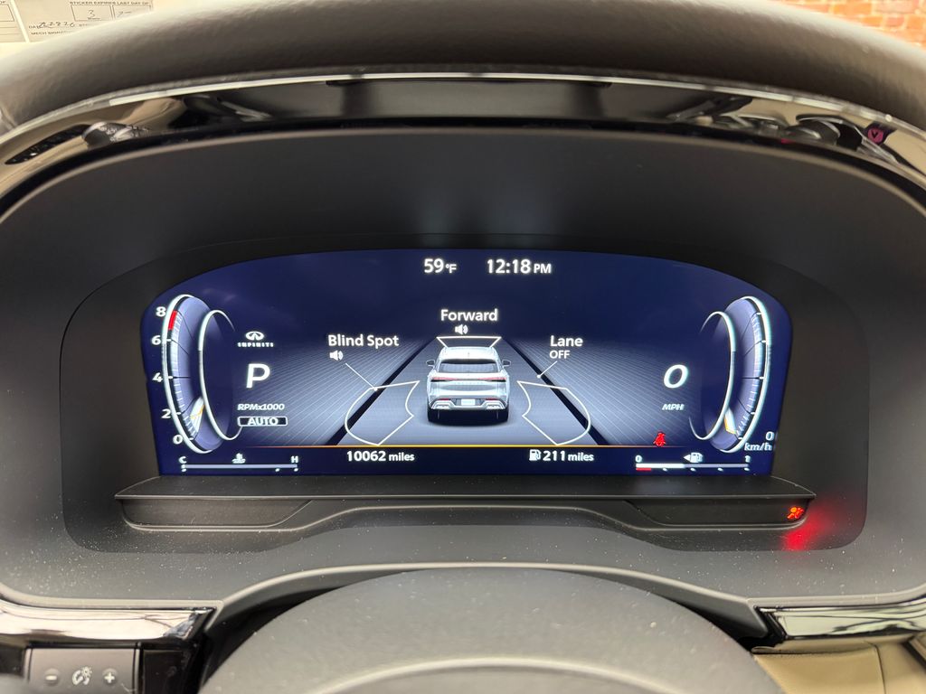 Used 2024 White INFINITI LUXE image 17