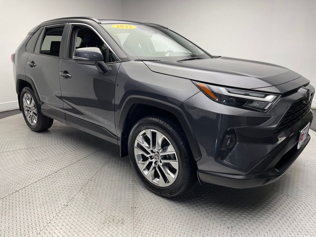 2022 Toyota RAV4 XLE Premium 3