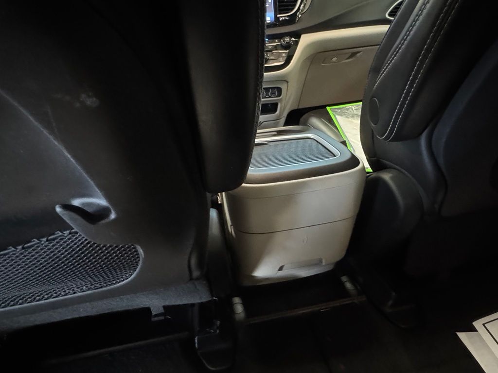 Used 2023 Chrysler Pacifica Van