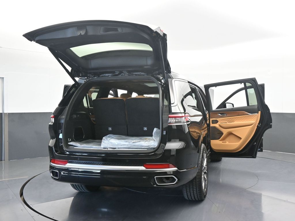 New 2025 Diamond Black Crystal Pearlcoat Jeep Summit image 85