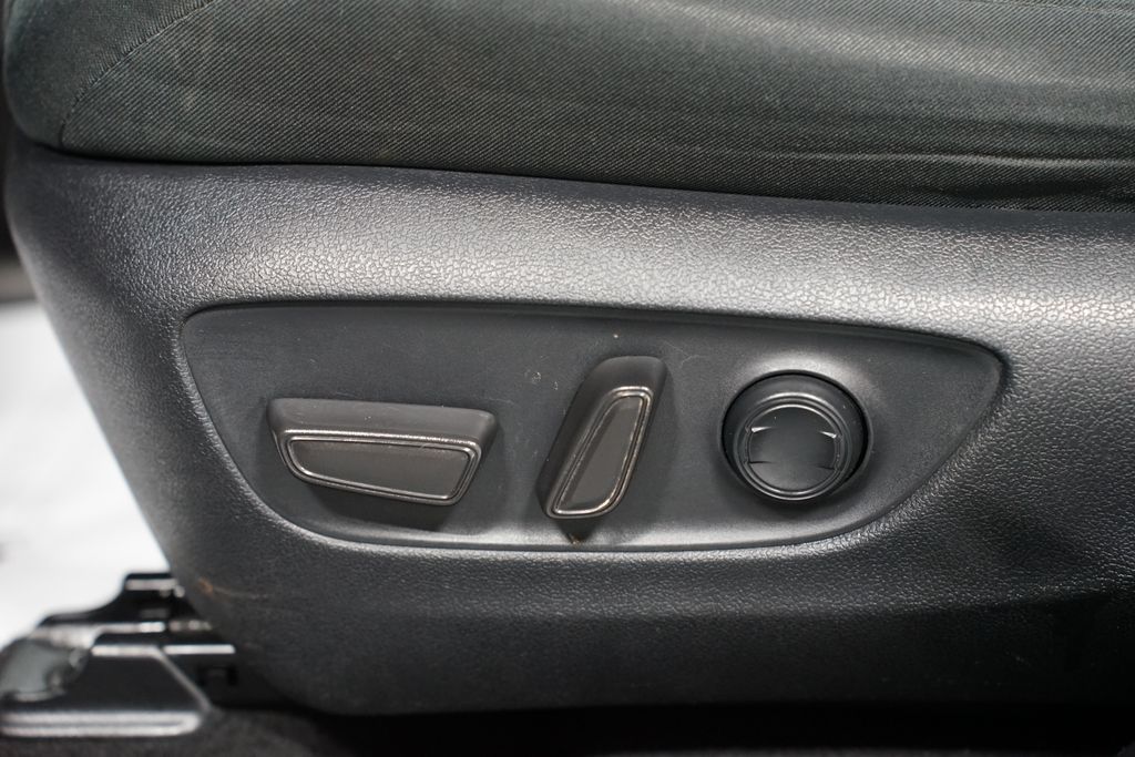 Thumbnail: 2021 Toyota RAV4 - 32