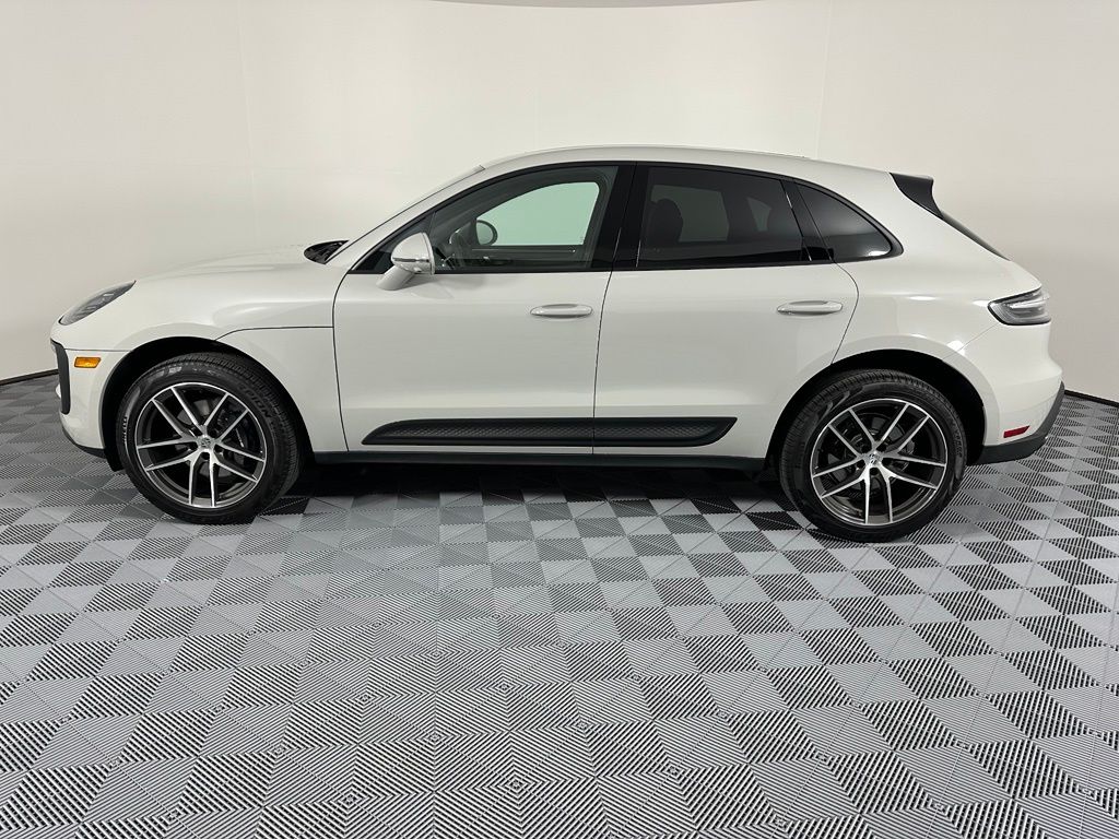 Thumbnail: 2026 Porsche Macan - 2