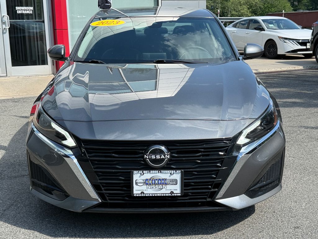 Gray (Gun Metallic) 2023 Nissan Altima Sedan Front-Wheel Drive Continuously Variable Transmission