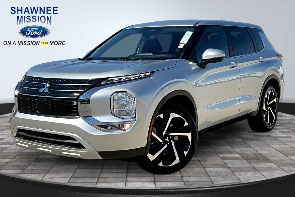 Gray 2024 Mitsubishi Outlander SE FWD SUV / Crossover Front-Wheel Drive Continuously Variable Transmission