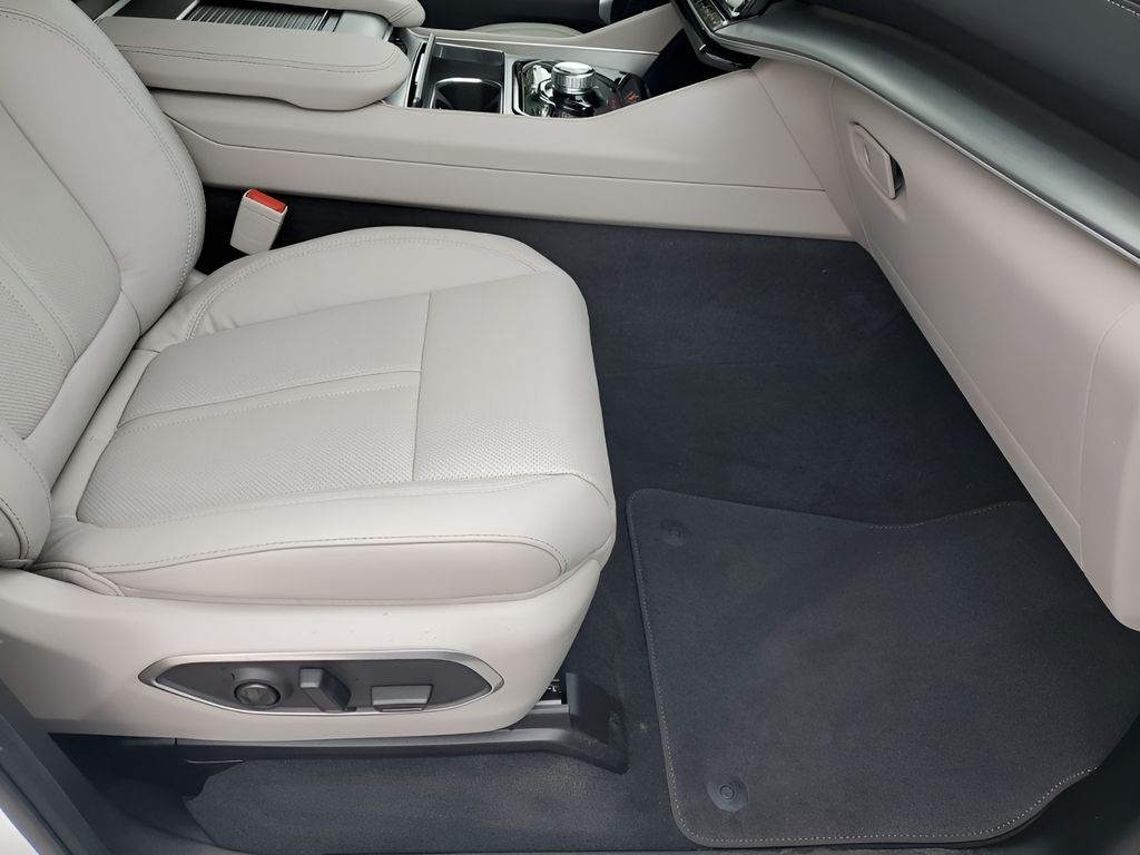 New 2026 White Jeep  image 16