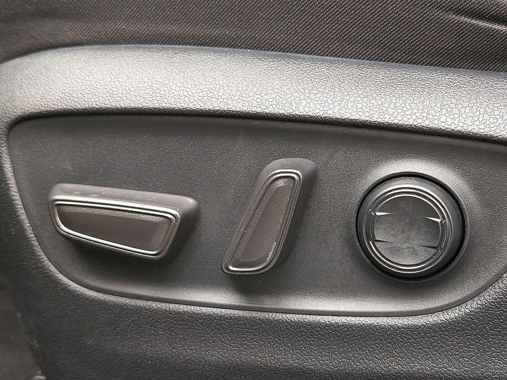 Thumbnail: 2021 Toyota RAV4 - 27