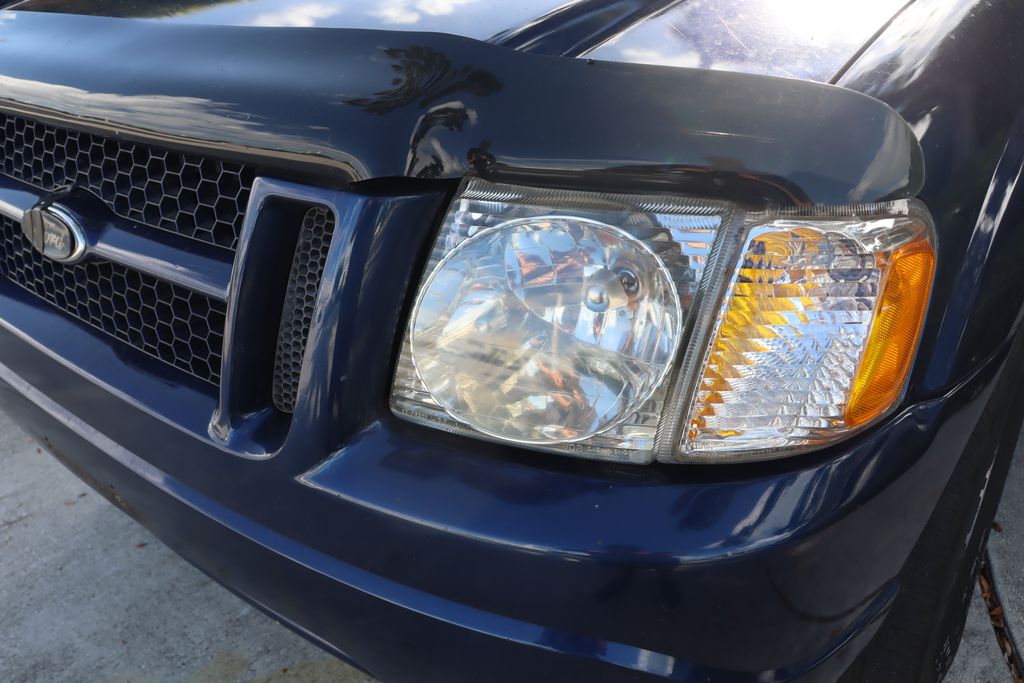Thumbnail: 2004 Ford Explorer Sport Trac - 3