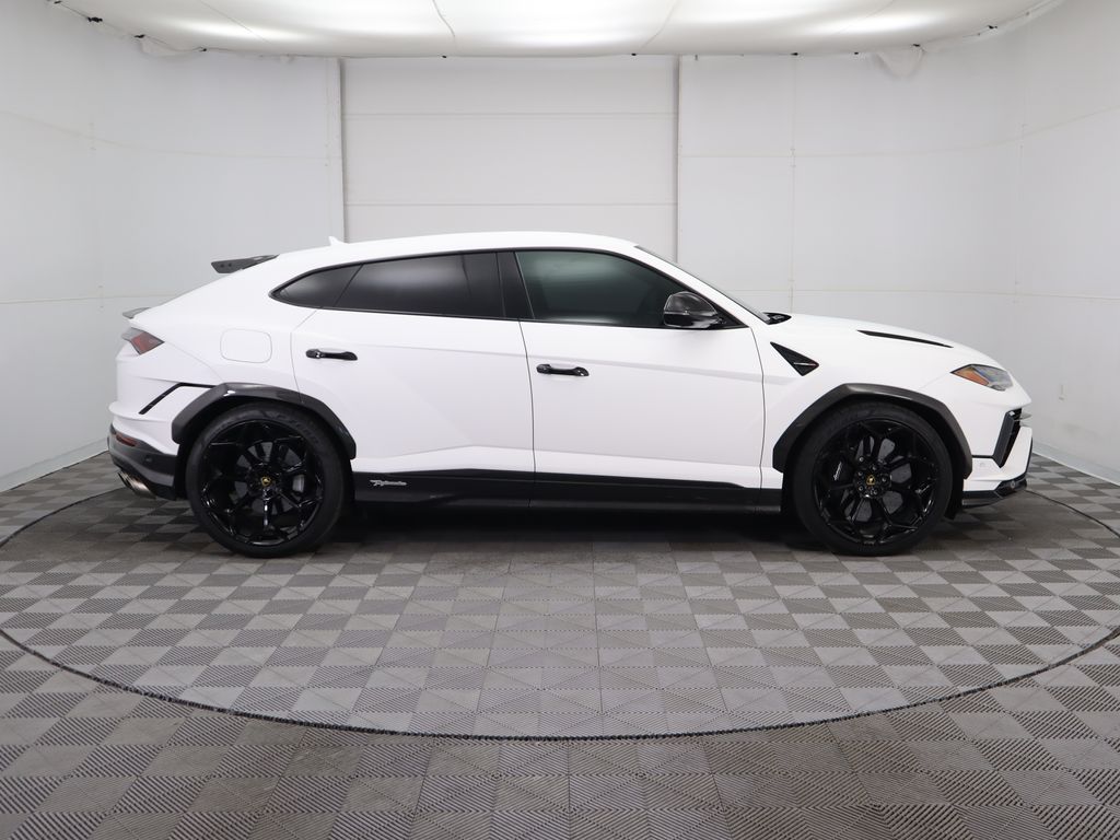 2024 Lamborghini Urus Performante 4