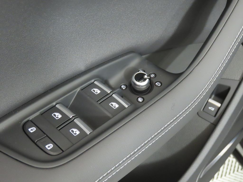 Thumbnail: 2026 Audi Q7 - 30