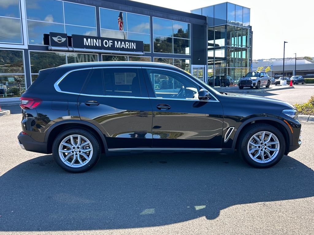 Thumbnail: 2022 BMW X5 - 6