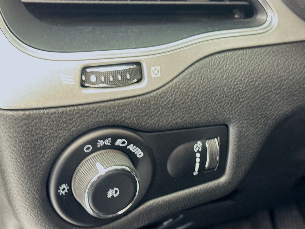 Used Car 2022 Jeep Cherokee  X For Sale Under $25,000 In Austin, Texas