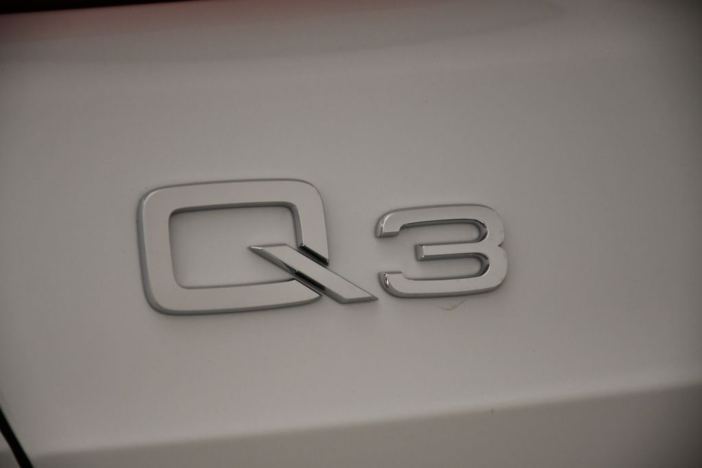 Thumbnail: 2025 Audi Q3 - 9